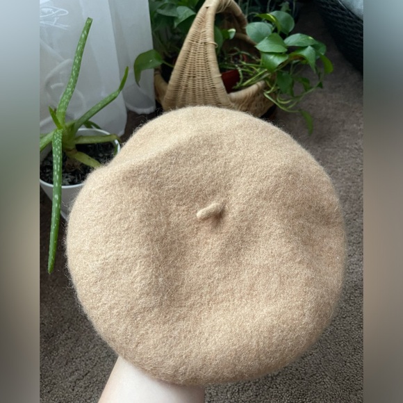 Beige Beret - Picture 2 of 4